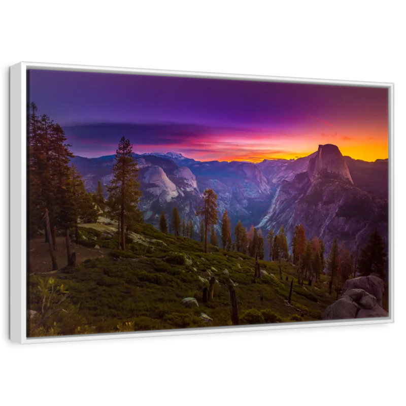 Lever de soleil sur un demi-dôme, Cadre flottant blanc, 31 po x 21 po