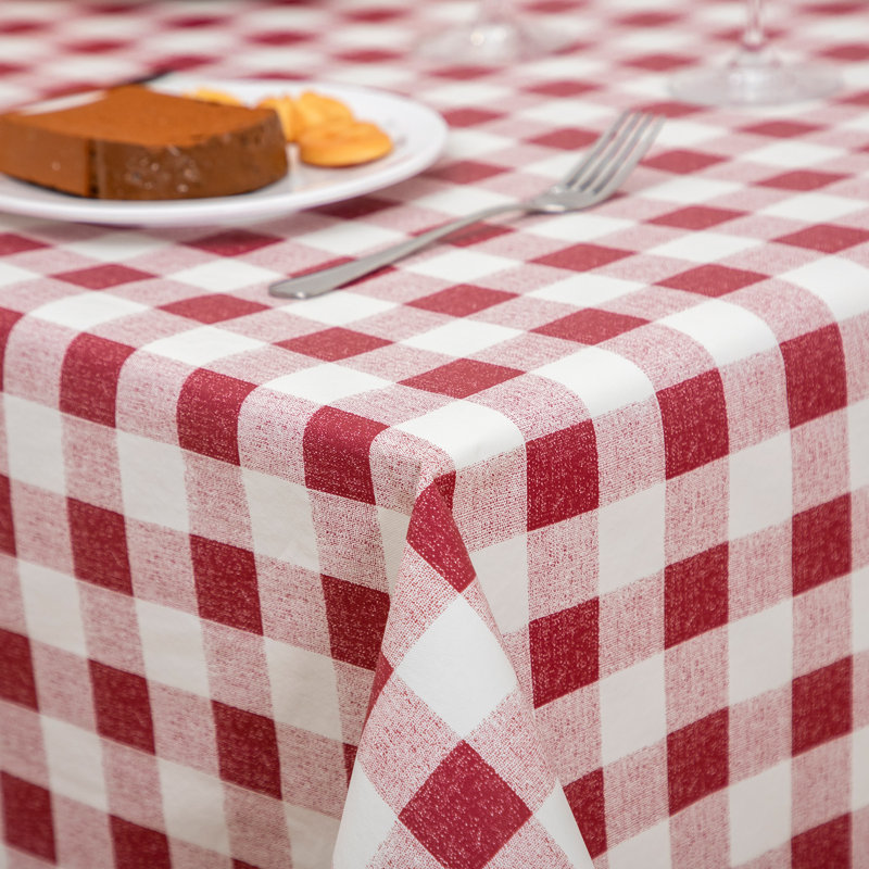 Nappes jetables à carreaux en vinyle 52 po x 70 po rouge