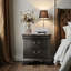 Table de chevet classique-373314818