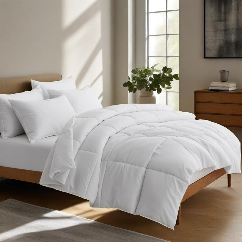 Courtepointe élégante en duvet synthétique toutes saisons Elegant, Simple