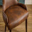 Fauteuil demi-tonneau capitonné à dossier capitonné