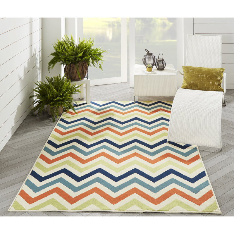 Irita Chevron Indoor / Outdoor Rug, Rectangle 5'3" x 7'6"