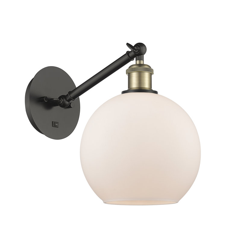 Applique murale 1 lumière 8 po avec bras ajustable Shauna, Blanc mat, Laiton antique, Incandescente