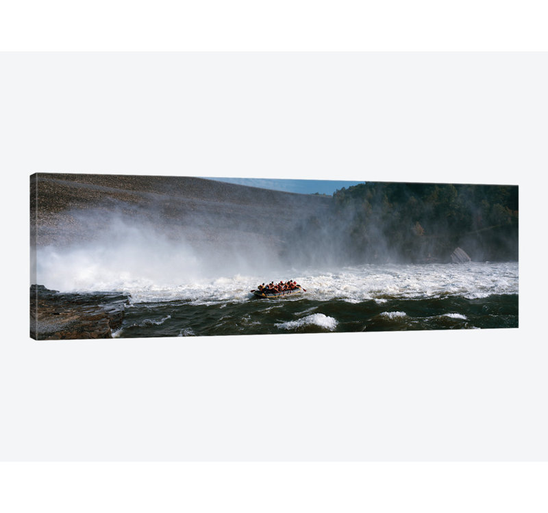 « group of people rafting », reproduction de photo sur toile, H 20 po x l 60 po x P 1,5 po, Toile tendue