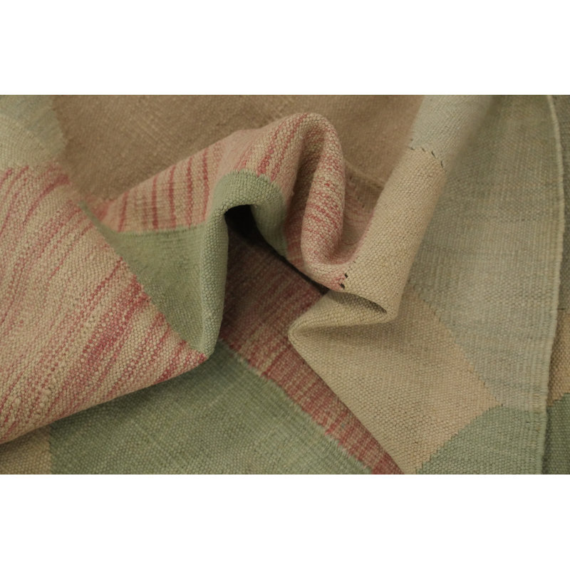 Subtle Diamond Design Rug 8x10 with Soft Earthy Tones
