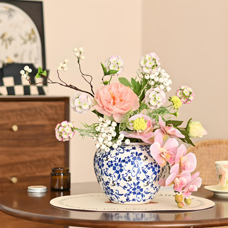 Ornements de fleurs simulées