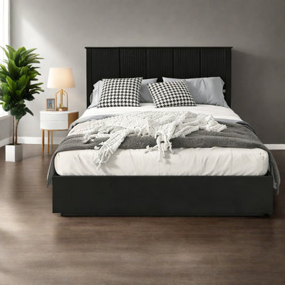Grand lit durable, structure en bois, design moderne pour la maison