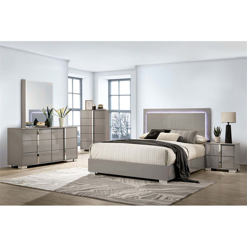 Commode 1 pièce de style contemporain avec pieds chromés, poignées verticales, glissières à roulement à billes et finition UV pour le rangement dans la chambre à coucher