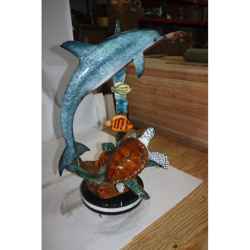 Statue de dauphin avec deux poissons et une tortue de sang - taille: L 22 po x l 12 po x H 32 po.