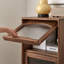 Petite armoire d'appoint à porte rabattable