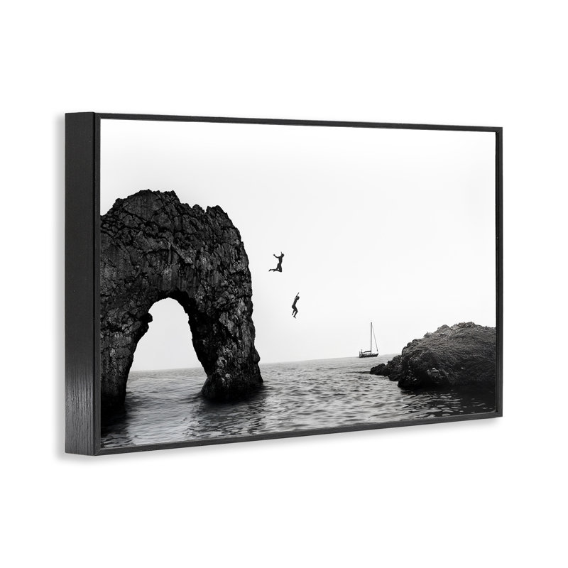 Giclée sur fond de falaise sautant dans la mer, design de Sissi et Seb, H 12 po x l 18 po, Giclée encadrée noir minuit