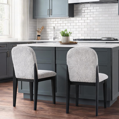 Ensemble de 2 chaises de salle à manger avec dossier ergonomique incurvé, sièges rembourrés en tissu, pieds en métal noir, style moderne pour la cuisine ou la salle à manger