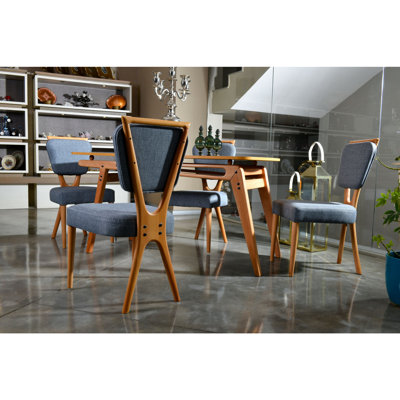 Ensemble repas pour quatre personnes