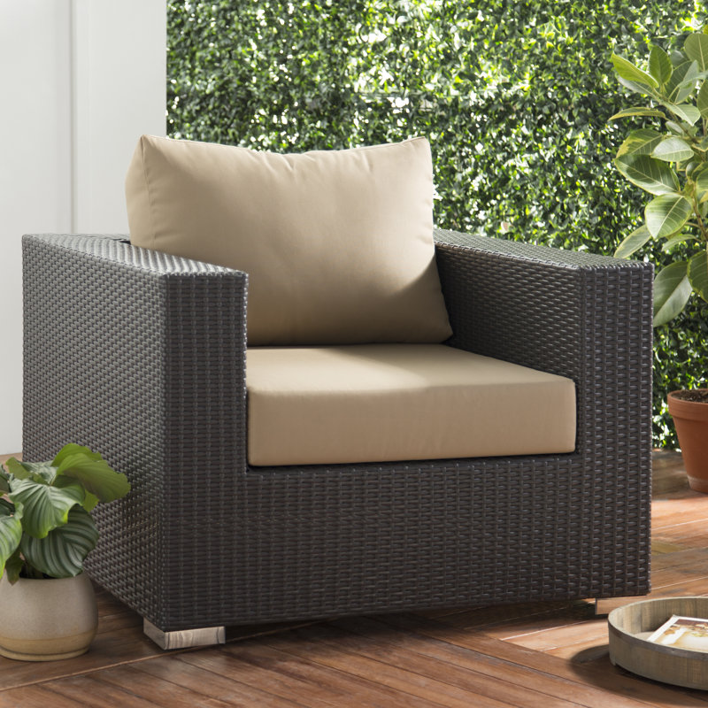 Fauteuil d'extérieur en rotin avec coussins Convene, Moka
