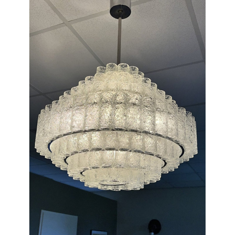 Lustre à niveaux, Laiton, Verre texturé transparent, 28" Diameter x 21" Height