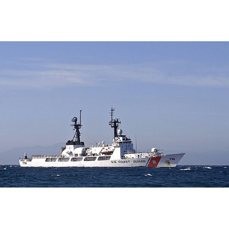 Modèle de navire USCG Dallas WHEC-716, H 10 po x l 30 po x P 5 po