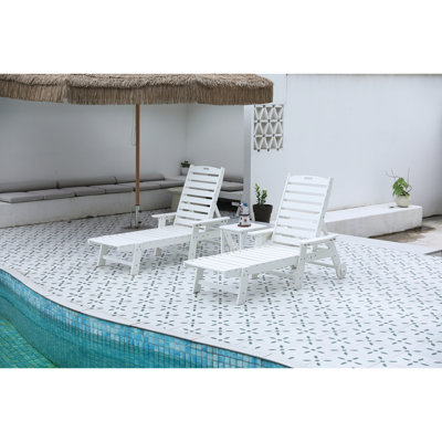 Chaise longue avec table d'appoint
