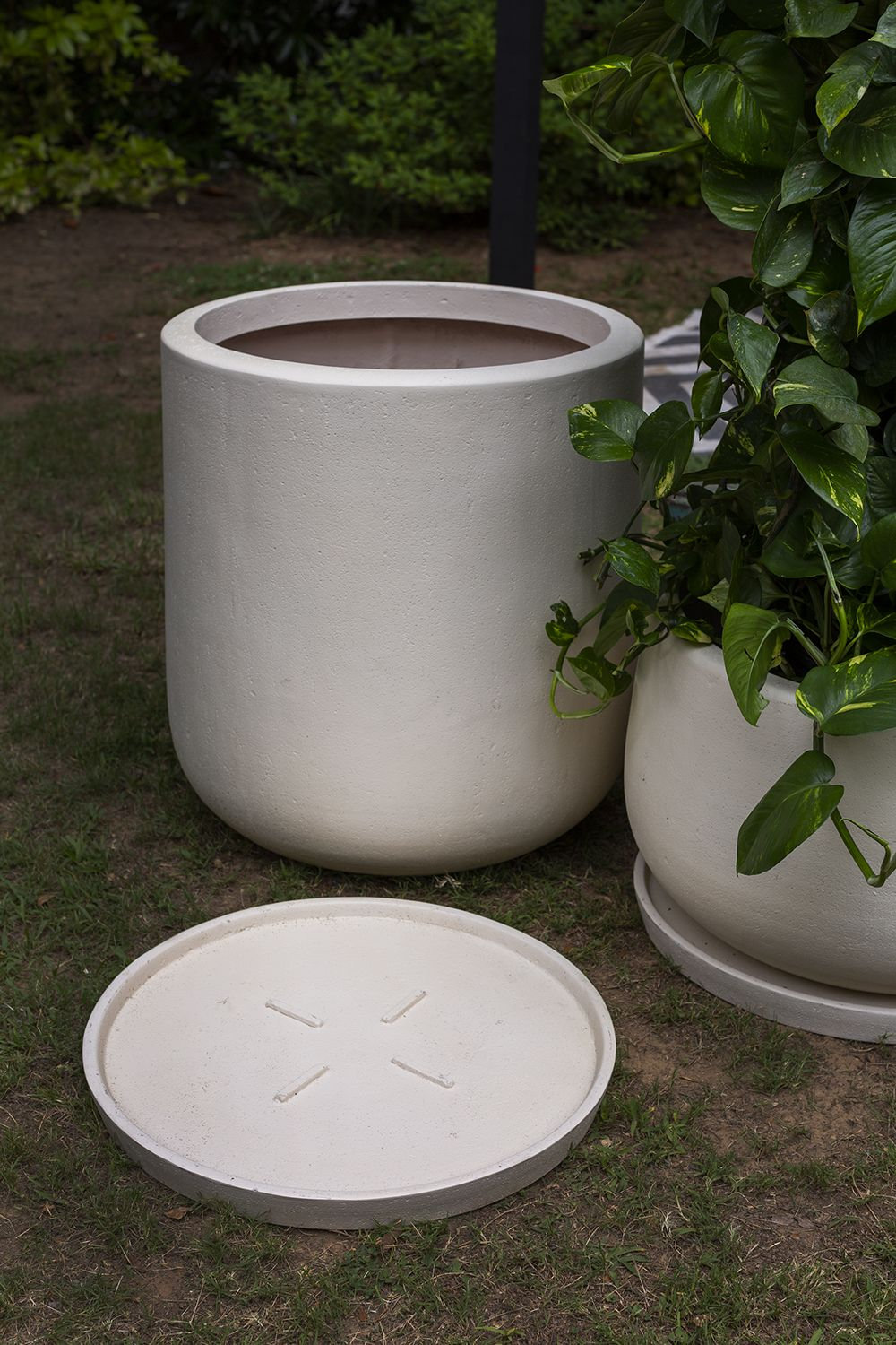 Cailie Pot Planter, 28.5" H x 24.5" W x 24.5" D