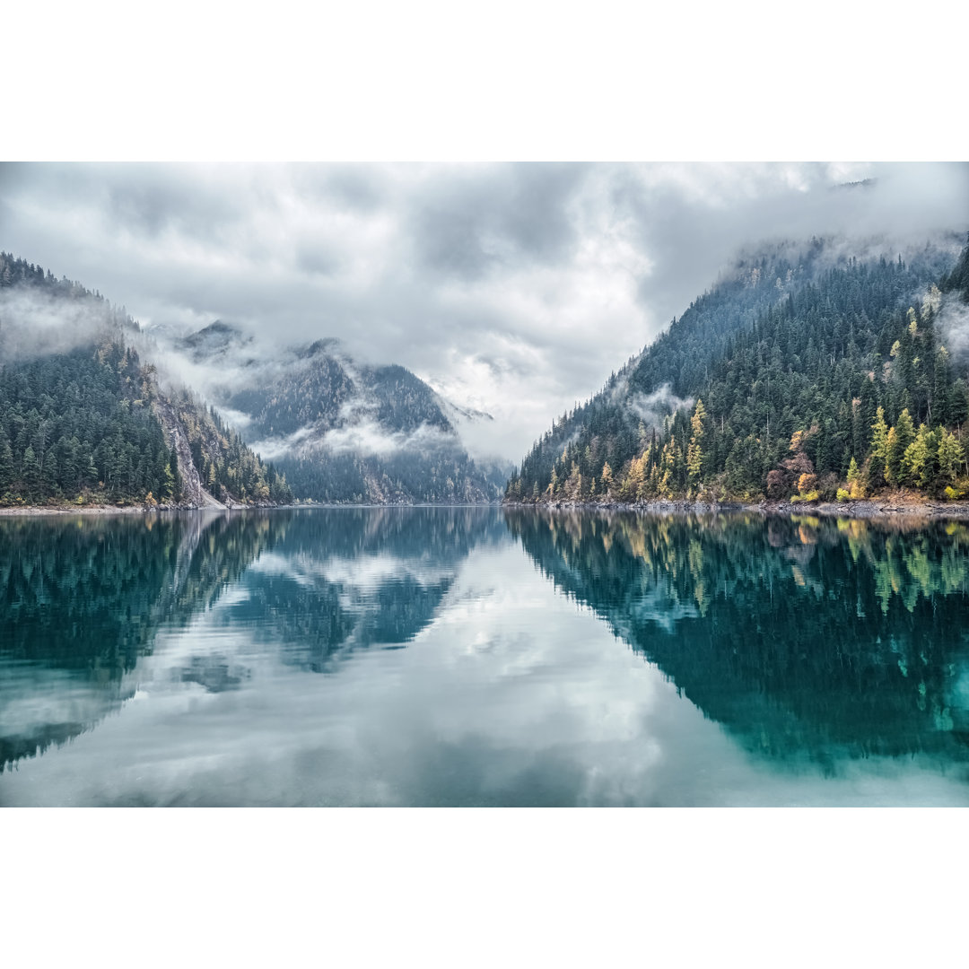 Langer See in Jiuzhaigou von Silkwayrain - Kunstdrucke auf Leinwand