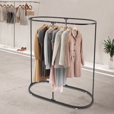 Porte-vêtements sur pied