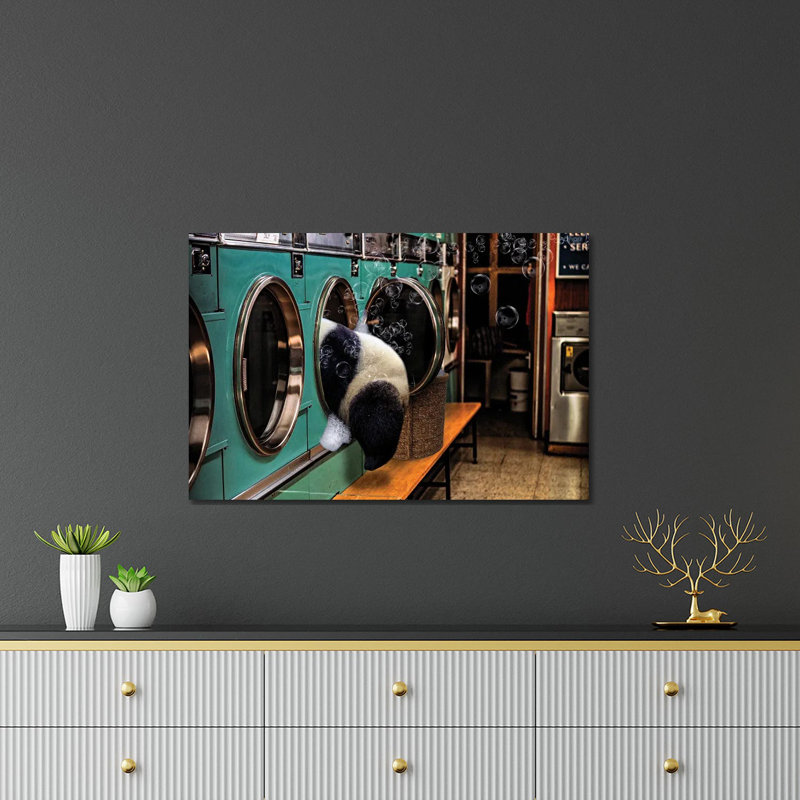 Laundry Laundry par Karen Cantuq - photographie sans cadre, H 24 po x l 32 po x P 0,25 po