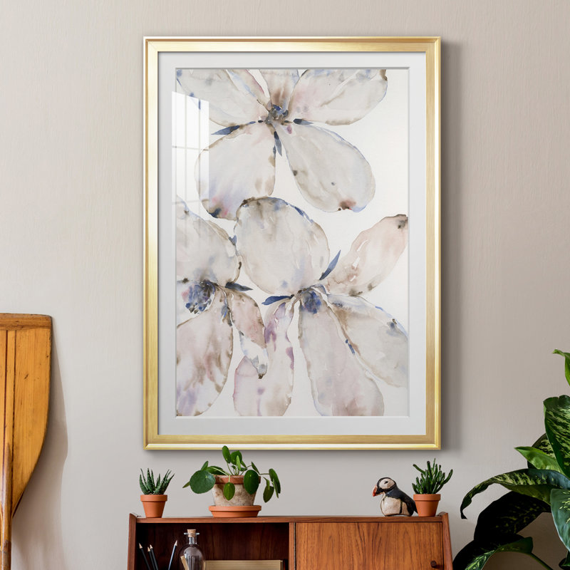 «Soft Wind Flowers II», reproduction encadrée de qualité supérieure - prête à être accrochée, H 24,5 po x l 18,5 po x P 1 po