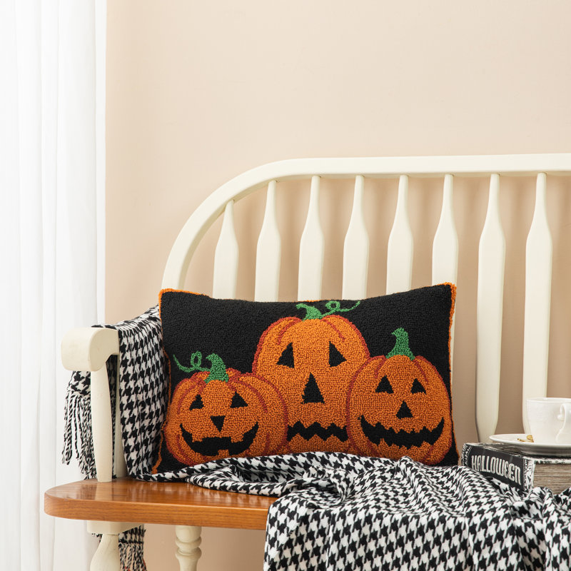 Coussin 18 po L citrouille d'Halloween crocheté