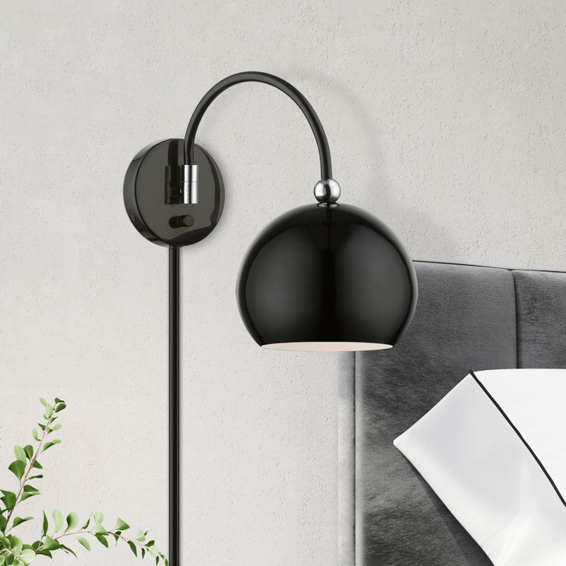 Bras articulé à 1 lumière Artak, Noir brillant avec accents chromés polis, Noir brillant / blanc brillant