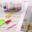 Ensemble de 64 valises d'art en plastique