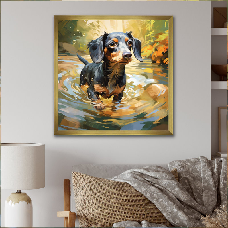 Mignon teckel jouant dans la rivière I sur toile, H 24 po x l 24 po x P 1 po, Cadre doré à une seule photo