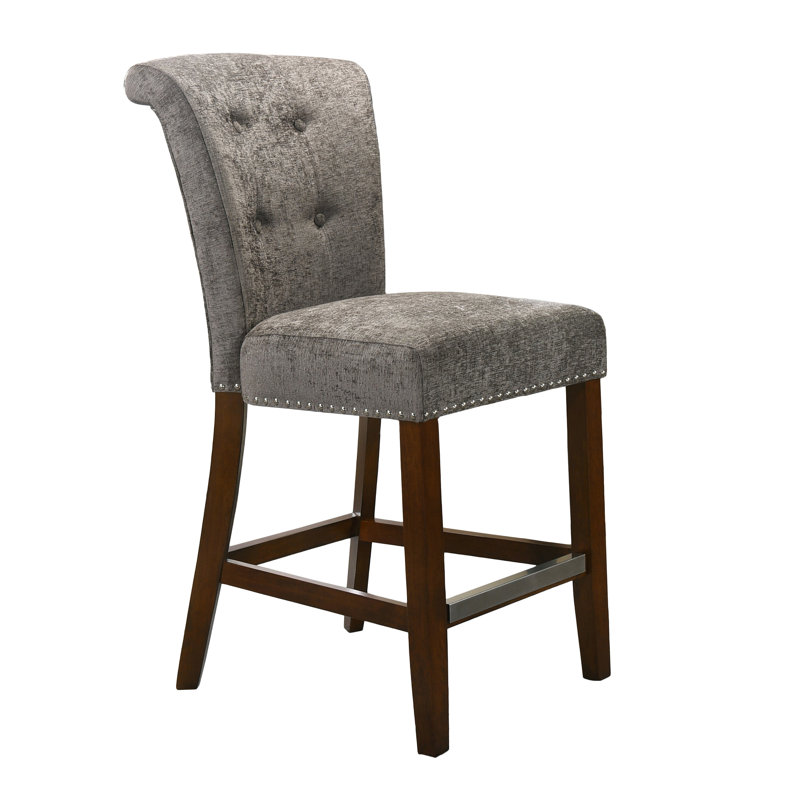 Fauteuil à hauteur de comptoir en tissu gris avec capitonnage et fauteuil classiques: revêtement, bouton, élément en métal