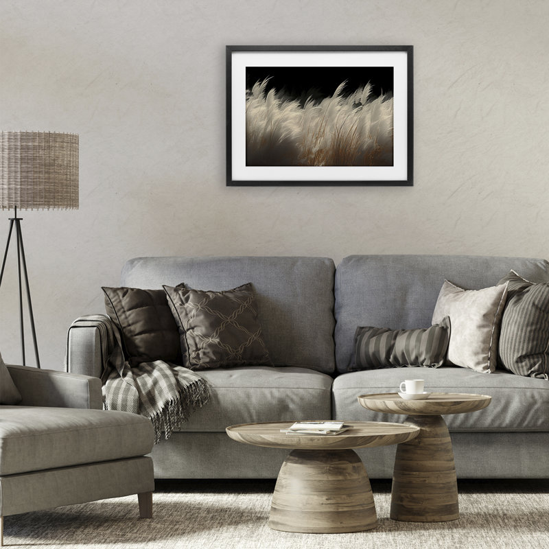 «White Feathers Windblown Grass», reproduction encadrée sous verre, design par Decent Exposures, H 14 po x l 20 po