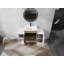 Meuble-lavabo luxueux avec lavabo en céramique et grands armoires de rangement