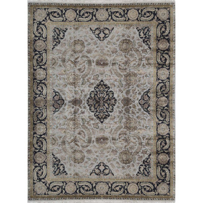 Hand-Knotted High-Quality Gray Area Rug
