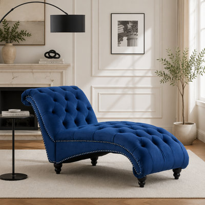 Chaise longue capitonnée sans accoudoirs, avec mousse haute densité et pieds robustes en bouleau, pour la détente et un décor moderne
