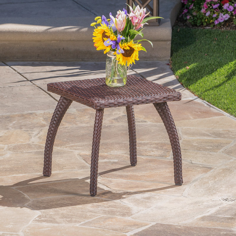 Table d'appoint en osier durable pour terrasse, mobilier décoratif résistant aux intempéries et élégant, Brun