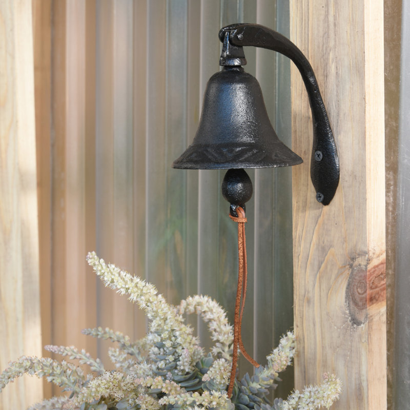 Traditional Wall Decor on Metal