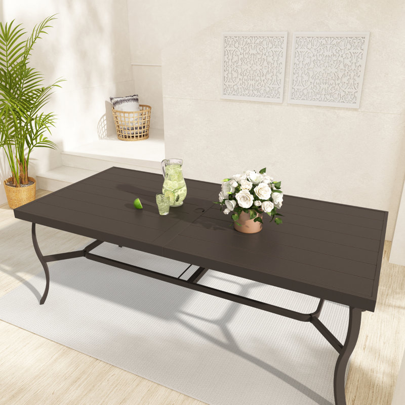 Table de salle à manger d'extérieur en aluminium avec trou pour parasol Colby, H 28,7 po x L 84,1 po x l 39,8 po, Brun
