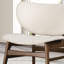 Chaise d'appoint moderne Mid-Century avec dossier à oreilles noyer / beige