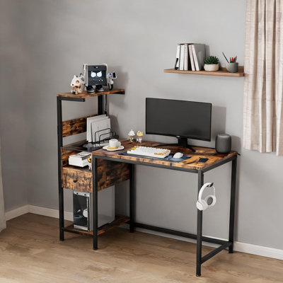 Bureau d'ordinateur 48 pouces rectangulaire avec prises intégrées et ports USB, panneau de fibres à densité moyenne brun riche en acier noir, tablettes et lumières DEL RVB