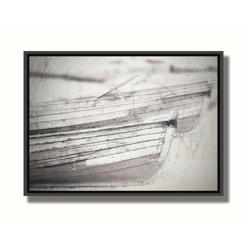Deux vieilles barques par Hal Halli. Estampe numérique, H 36,5 po x l 48,5 po, Impression encadrée sans passe-partout, Noir