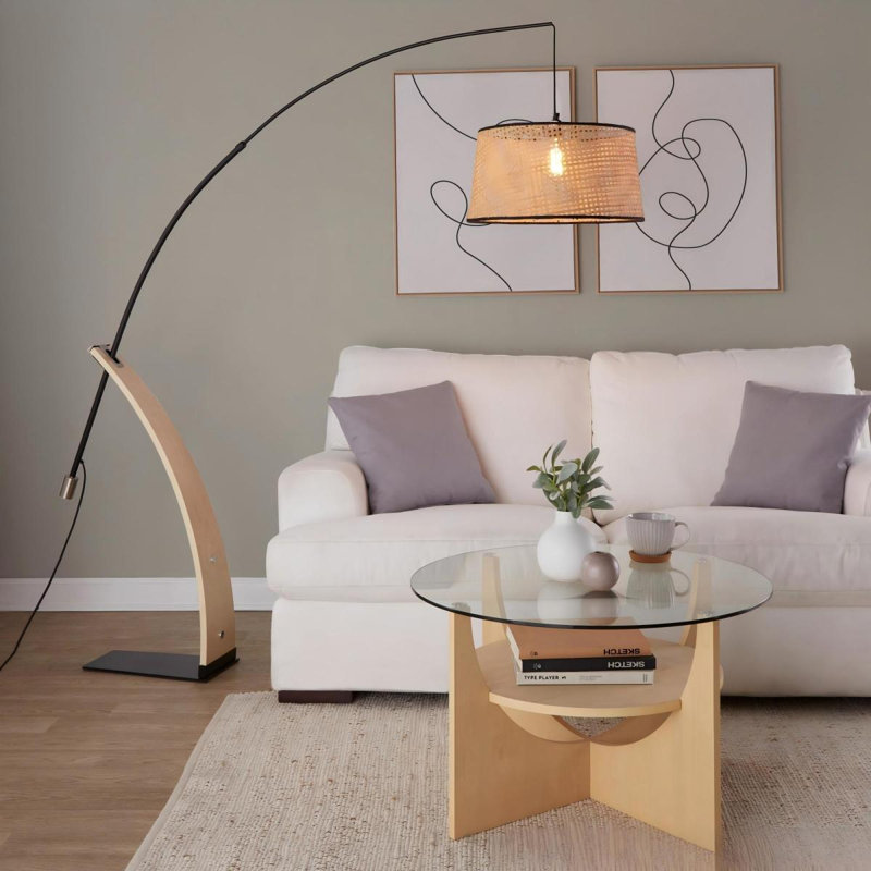 Lampe sur pied Robyn-Salon Mid-Century moderne en bois naturel et métal noir avec abat-jour en rotin naturel