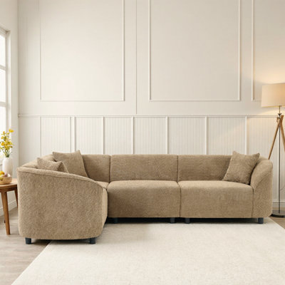 Canapé modulaire incurvé en forme de L de 104 po de couleur chameau avec revêtement capitonné | 4 places moelleuses pour la vie moderne