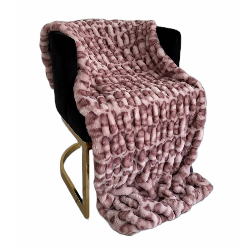 Couverture en fausse fourrure, L 102 po x L 116 po, Rose
