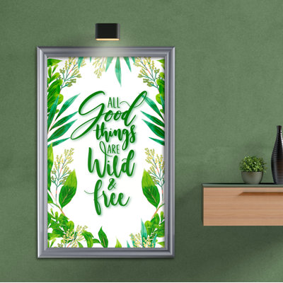 Porte-affiche mural en aluminium argenté à chargement frontal M&T 27x40 Fancy Snap Affichage à changement rapide pour les menus, les photos, le bureau, la vente au détail et les affaires