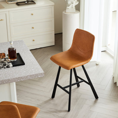 Tabourets de bar en similicuir au design ergonomique, cuir d'unité centrale cognac, pieds en métal noir, repose-pieds, pour îlot de cuisine et d'îlot de cuisine, 2 sièges rembourrés, structure, salle à manger