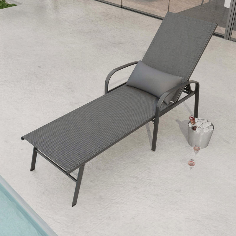 Chaise longue d'extérieur pour piscine avec coussin