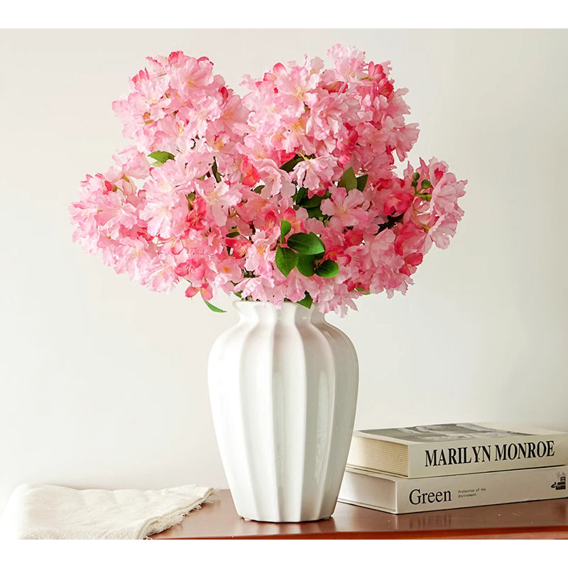 Décoration de fleurs simulées