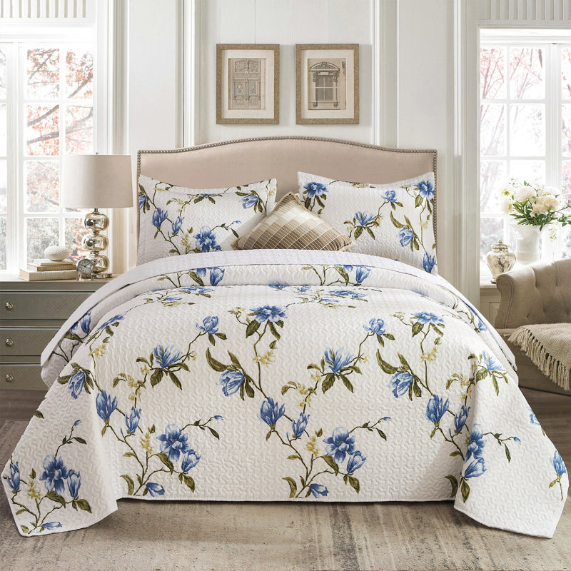 Floral Quilt Set - Lightweight Soft Floral Bedspread for Bedroom Decor (Beige), King Quilt + 2 King Shams