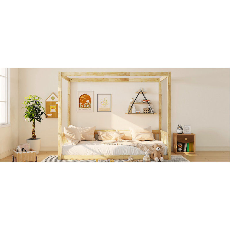 Lit simple à baldaquin avec clôture, couleur naturelle, garde-corps pour une détente en bois d'hévéa et conception orientée confort